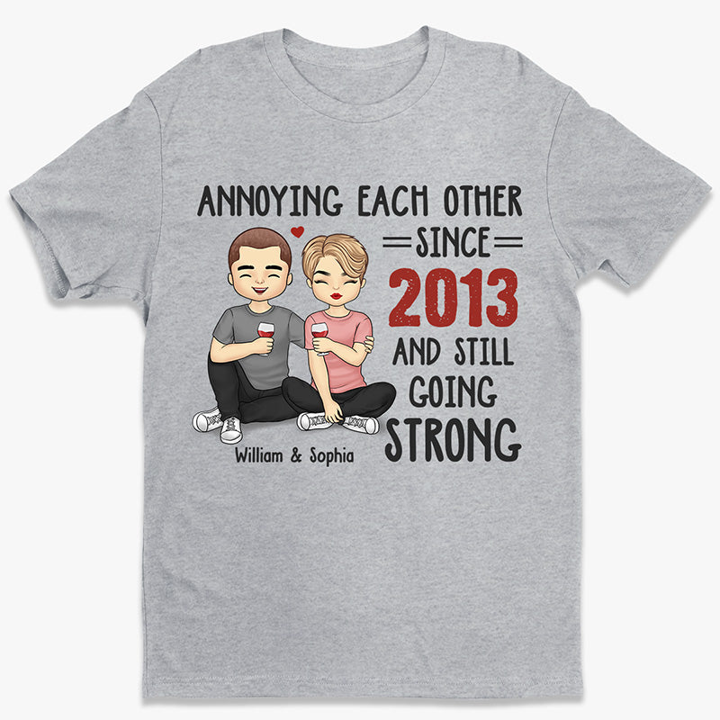 Fiers de s'agacer mutuellement - T-shirt, sweat à capuche et sweat-shirt unisexe personnalisé pour couple - Cadeau pour mari et femme, anniversaire
