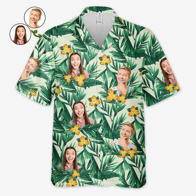 Motif personnalisé de fleurs et feuilles tropicales colorées - Chemise hawaïenne unisexe personnalisée pour couple - Cadeau de vacances d'été, cadeau pour mari et femme