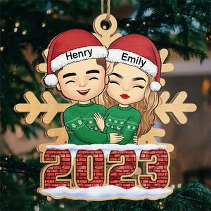 Je ne peux m'empêcher de tomber amoureux de toi - Ornement personnalisé pour couple - Forme personnalisée en bois - Cadeau de Noël pour mari et femme, anniversaire