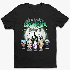 Cette grand-mère effrayante appartient à - T-shirt unisexe personnalisé, sweat à capuche, sweat-shirt - Cadeau d'Halloween, cadeau pour grand-mère