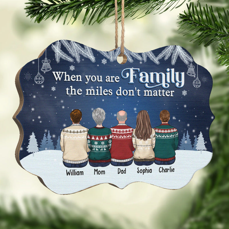 Les kilomètres ne comptent pas - Décoration familiale personnalisée - Bois en forme de Benelux - Cadeau de Noël pour les membres de la famille