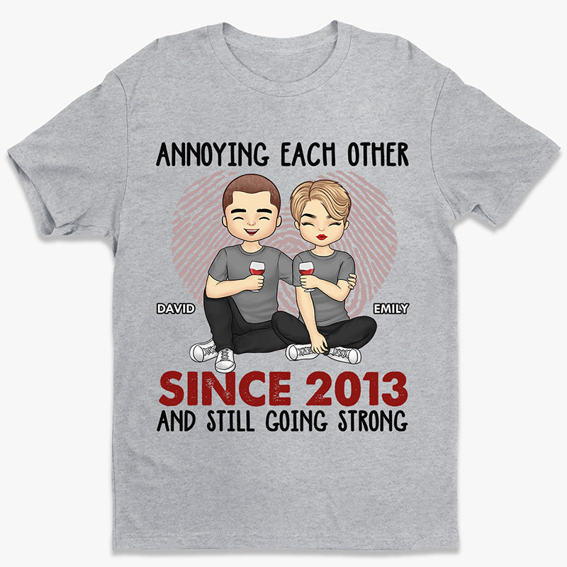 Nous nous ennuyons mutuellement depuis de nombreuses années et sommes toujours aussi forts - T-shirt unisexe personnalisé pour couple, sweat à capuche, sweat-shirt - Cadeau pour mari et femme, anniversaire