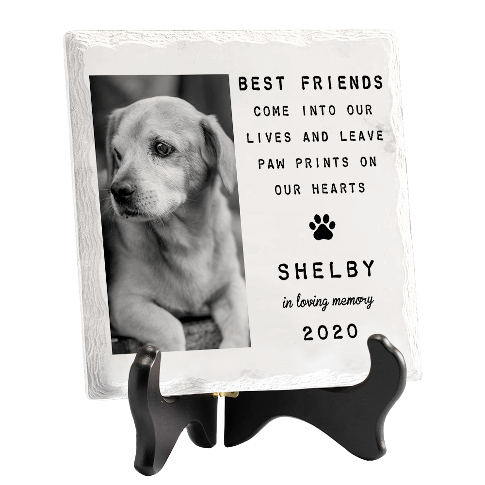 Photo personnalisée : vous laissez des empreintes de pattes sur nos cœurs - Plaque commémorative carrée en céramique personnalisée avec support - Cadeau de condoléances, cadeau pour propriétaires d'animaux et amoureux des animaux