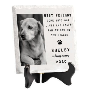 Photo personnalisée : vous laissez des empreintes de pattes sur nos cœurs - Plaque commémorative carrée en céramique personnalisée avec support - Cadeau de condoléances, cadeau pour propriétaires d'animaux et amoureux des animaux