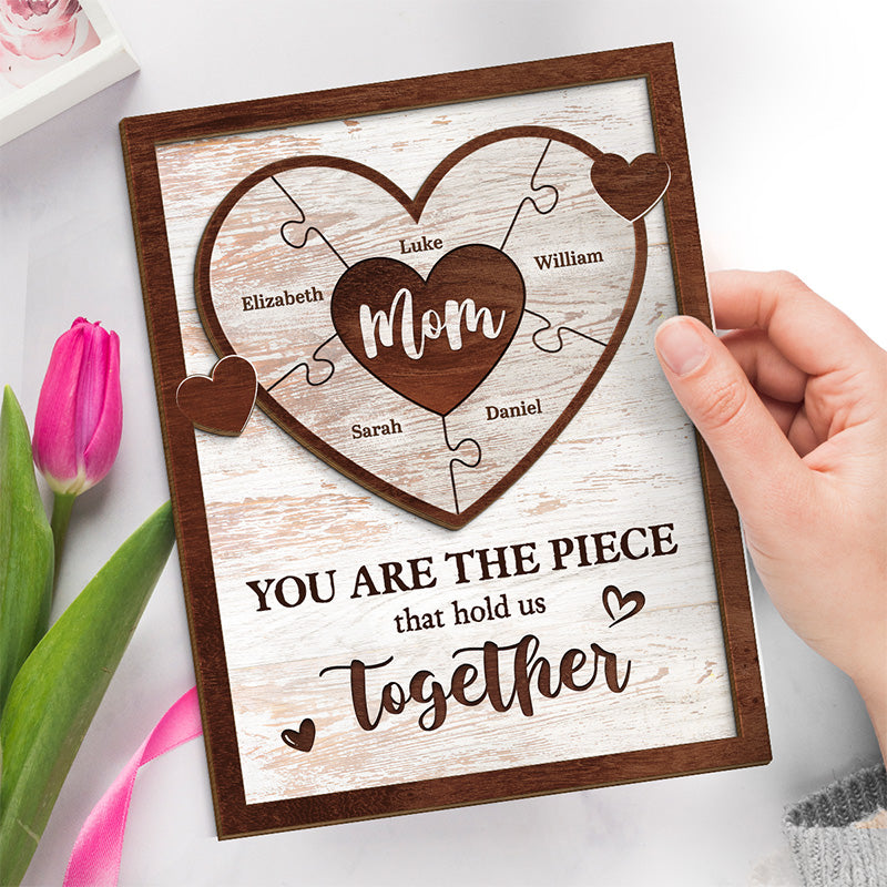 Tu es la pièce qui nous unit - Plaque en bois personnalisée à 2 couches avec support - Cadeau de pendaison de crémaillère pour maman, grand-mère