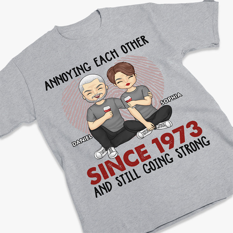 Nous nous ennuyons mutuellement depuis de nombreuses années et sommes toujours aussi forts - T-shirt unisexe personnalisé pour couple, sweat à capuche, sweat-shirt - Cadeau pour mari et femme, anniversaire
