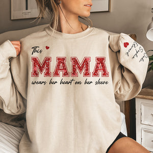 Cette Gigi porte son cœur sur sa manche - Sweat-shirt unisexe personnalisé avec motif sur la manche - Cadeau pour maman, grand-mère