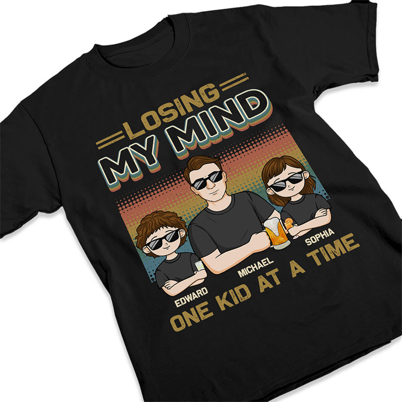 Je perds la tête, un enfant à la fois ! T-shirt unisexe personnalisé, sweat à capuche, sweat-shirt, cadeau pour la fête des pères et un anniversaire pour papa ou grand-père.