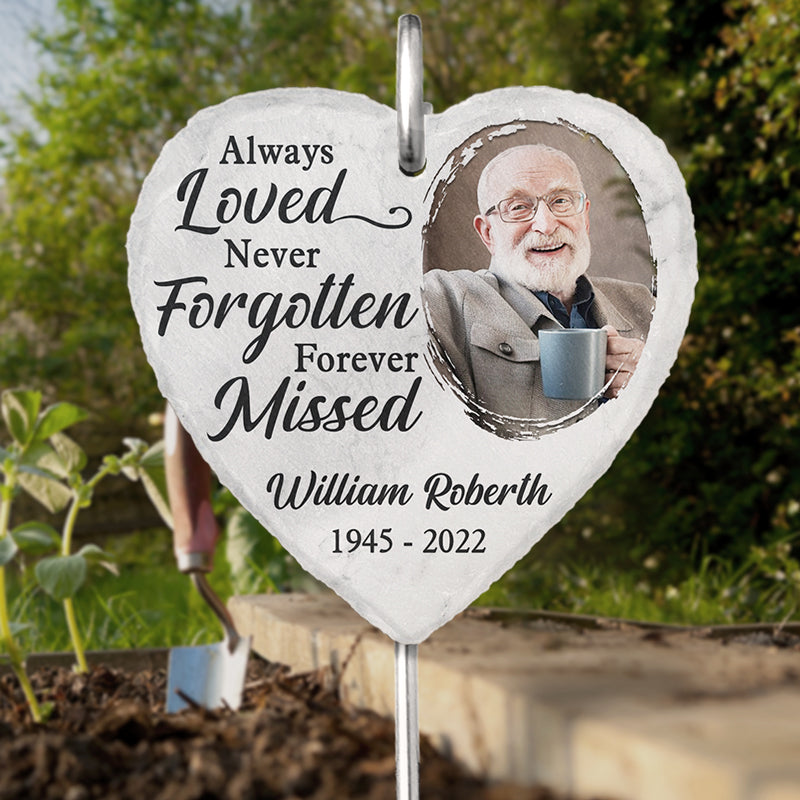 Photo personnalisée jamais oubliée - Mémorial personnalisé en forme de cœur avec ardoise et crochet - Cadeau de condoléances pour les membres de la famille