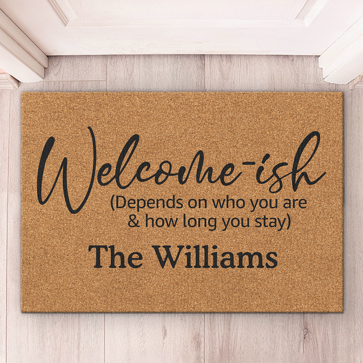 Bienvenue, tout dépend de qui vous êtes ! Tapis décoratif personnalisé pour la maison - Cadeau de pendaison de crémaillère pour les membres de la famille