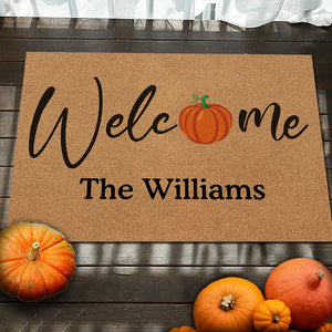 Bienvenue chez vous, là où le bonheur trouve son chemin ! Tapis décoratif personnalisé pour la maison - Cadeau d'Halloween pour les membres de la famille