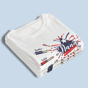 Bébé, tu es un feu d'artifice - T-shirt patriotique unisexe personnalisé pour la famille, sweat à capuche, sweat-shirt - Jour de l'Indépendance, 4 juillet, cadeau d'anniversaire pour grand-mère