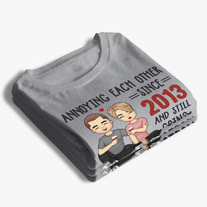 Fiers de s'agacer mutuellement - T-shirt, sweat à capuche et sweat-shirt unisexe personnalisé pour couple - Cadeau pour mari et femme, anniversaire