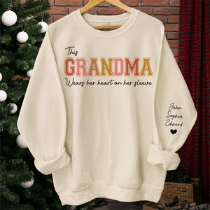 Le cœur de grand-mère appartient à - Sweat-shirt unisexe personnalisé avec motif sur la manche - Cadeau pour grand-mère, maman