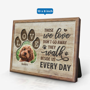 Photo personnalisée Ceux que nous aimons marchent à nos côtés chaque jour - Toile commémorative personnalisée avec chevalet horizontal - Cadeau de condoléances, cadeau pour les propriétaires d'animaux, les amoureux des animaux