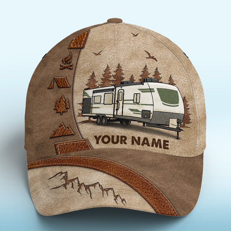 Les montagnes m'appellent et je dois y aller - Casquette de camping personnalisée, casquette classique à imprimé intégral - Cadeau pour les amateurs de camping