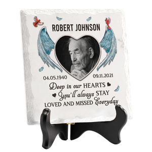 Photo personnalisée « Au fond de nos cœurs, tu resteras toujours » - Plaque commémorative personnalisée en céramique de forme carrée avec support - Cadeau de condoléances, cadeau pour les membres de la famille