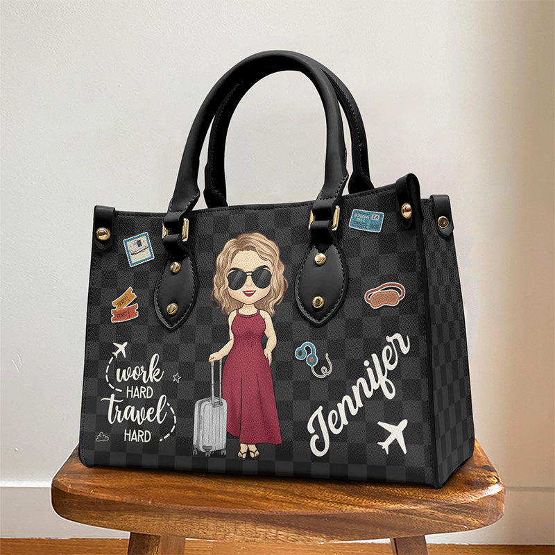 Travaillez dur, voyagez dur - Sac à main en cuir personnalisé - Cadeau pour les amoureux du voyage