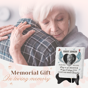 Photo personnalisée « Au fond de nos cœurs, tu resteras toujours » - Plaque commémorative personnalisée en céramique de forme carrée avec support - Cadeau de condoléances, cadeau pour les membres de la famille