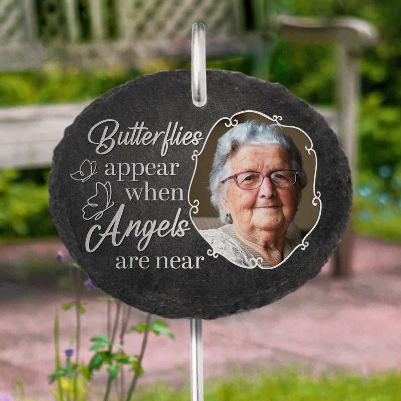 Papillons photo personnalisés apparaissant à proximité des anges - Ardoise et crochet de jardin commémoratif personnalisés - Cadeau de condoléances pour les membres de la famille