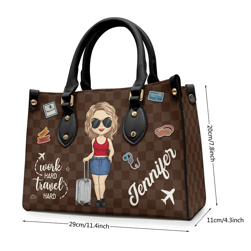 Travaillez dur, voyagez dur - Sac à main en cuir personnalisé - Cadeau pour les amoureux du voyage