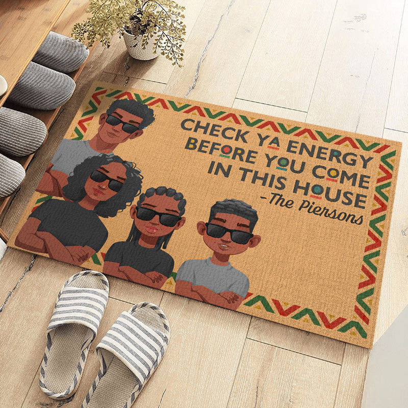 Vérifiez votre énergie avant d'entrer dans cette maison - Tapis décoratif personnalisé pour la maison - Cadeau de pendaison de crémaillère pour les membres de la famille