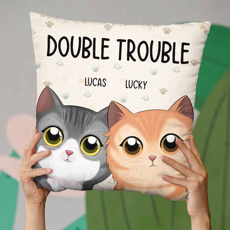 Coussin personnalisé pour chat « Double Trouble » – Cadeau pour propriétaires et amoureux des animaux