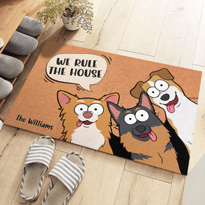 Les bébés à fourrure règnent sur la maison - Tapis décoratif personnalisé pour chien - Cadeau pour les propriétaires et les amoureux des animaux