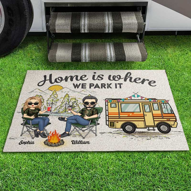Le grand air est mon endroit préféré - Tapis décoratif personnalisé pour la maison - Cadeau de pendaison de crémaillère pour mari, femme et amoureux du camping