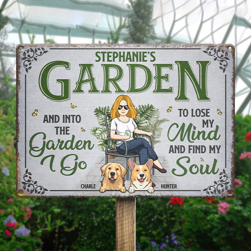 Dans ce jardin, je vais perdre la tête et trouver mon âme - Plaque en métal personnalisée pour chien - Cadeau de pendaison de crémaillère pour propriétaires d'animaux, amoureux des animaux et amateurs de jardinage