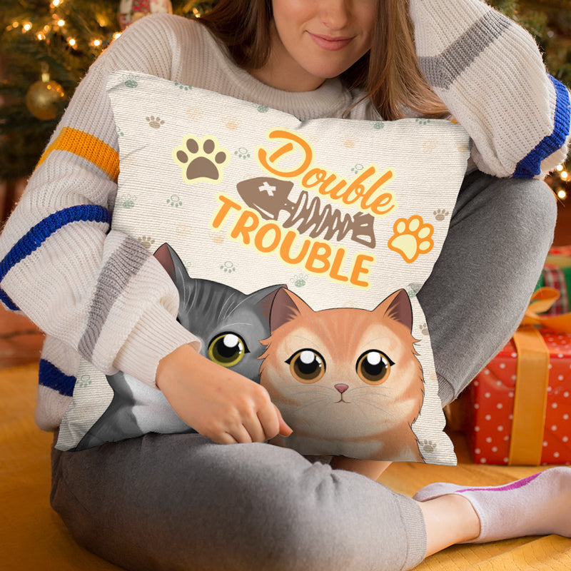 Coussin personnalisé pour chat « Trouble Maker » – Cadeau pour propriétaires et amoureux des animaux