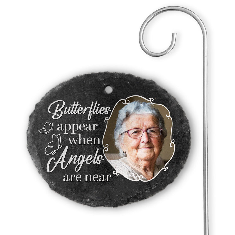 Papillons photo personnalisés apparaissant à proximité des anges - Ardoise et crochet de jardin commémoratif personnalisés - Cadeau de condoléances pour les membres de la famille
