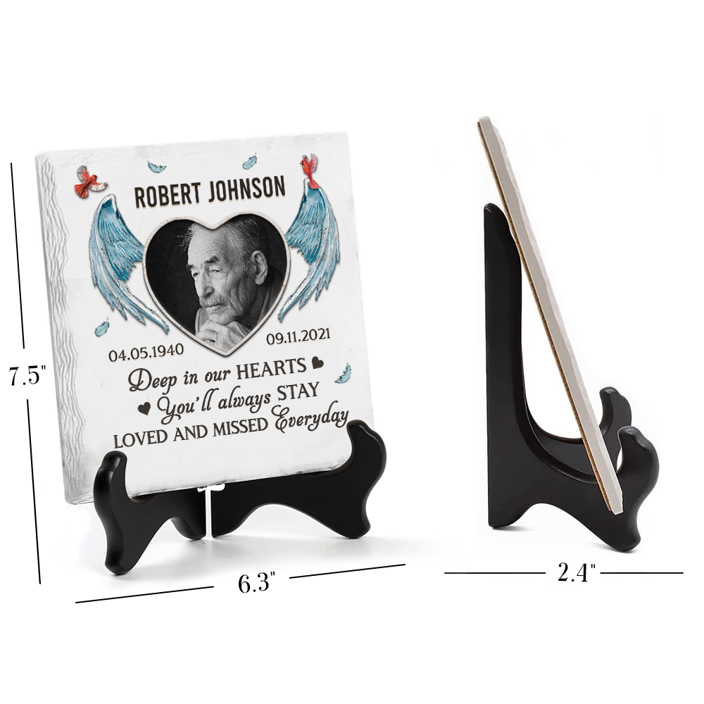 Photo personnalisée « Au fond de nos cœurs, tu resteras toujours » - Plaque commémorative personnalisée en céramique de forme carrée avec support - Cadeau de condoléances, cadeau pour les membres de la famille
