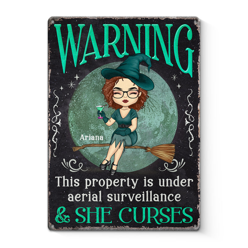 Attention, cette propriété est sous surveillance aérienne ! – Décoration d'intérieur personnalisée en métal pour sorcières – Cadeau d'Halloween pour sorcières, vous-même