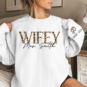 Mon histoire d'amour préférée est la nôtre - Sweat-shirt unisexe personnalisé avec motif sur la manche - Cadeau pour mari et femme, anniversaire