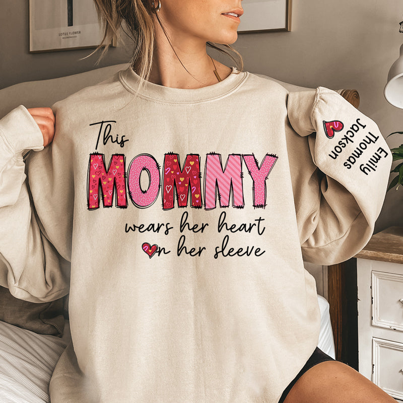 Cette grand-mère porte son cœur sur sa manche - Sweat-shirt unisexe personnalisé avec motif sur la manche - Cadeau pour maman, grand-mère
