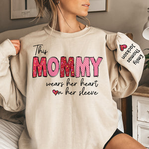 Cette grand-mère porte son cœur sur sa manche - Sweat-shirt unisexe personnalisé avec motif sur la manche - Cadeau pour maman, grand-mère