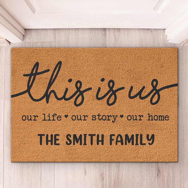 Notre vie, notre histoire, notre maison - Tapis décoratif personnalisé pour la famille - Cadeau pour les membres de la famille