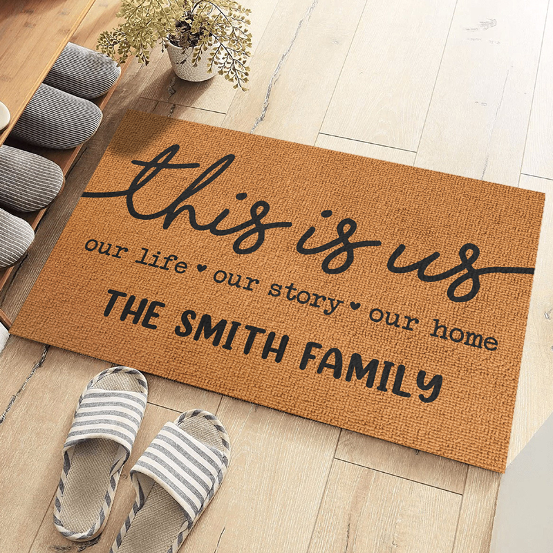 Notre vie, notre histoire, notre maison - Tapis décoratif personnalisé pour la famille - Cadeau pour les membres de la famille