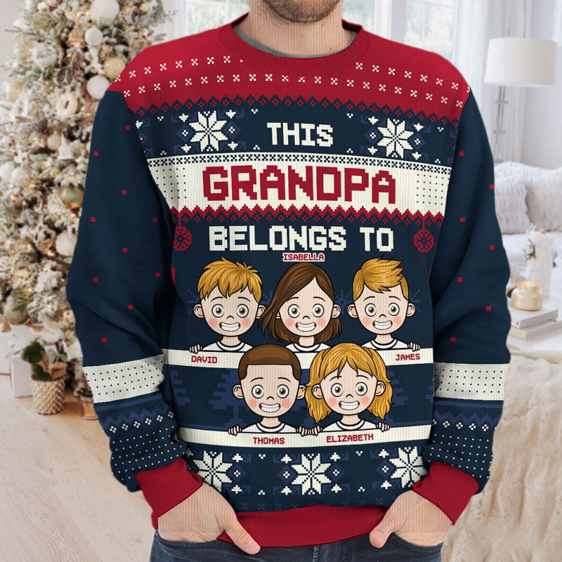 Cette grand-mère appartient au style rouge - Sweat-shirt moche personnalisé pour la famille - Pull en laine unisexe - Cadeau de Noël pour grand-mère et grands-parents
