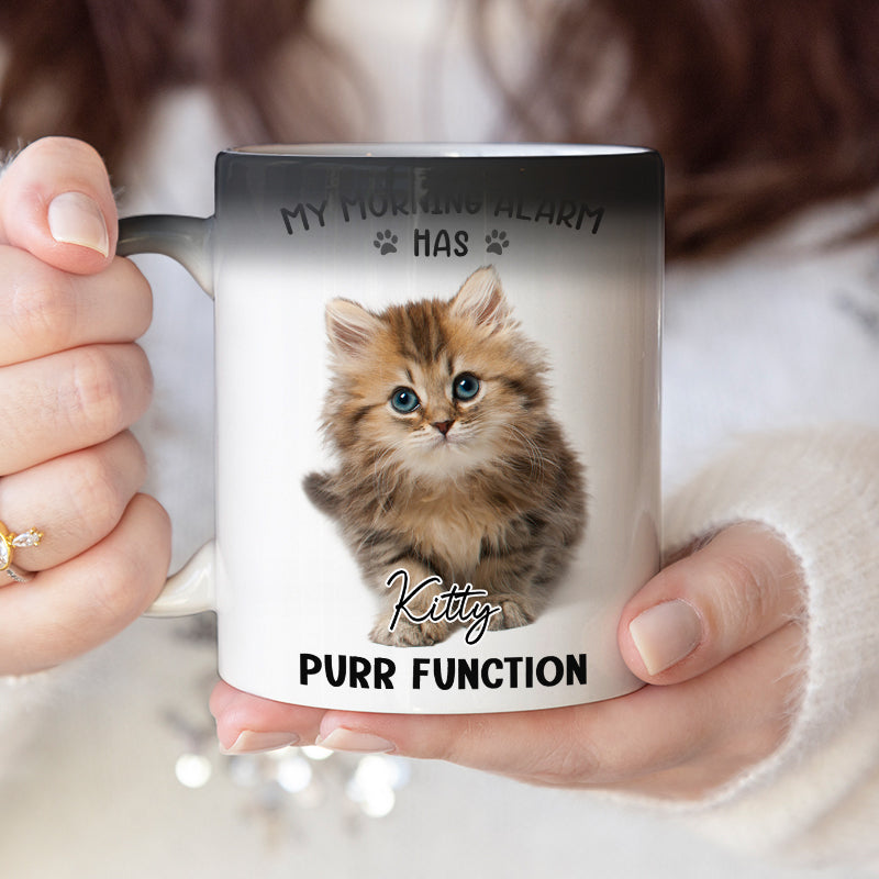 Photo personnalisée « Mon réveil matinal a une fonction ronronnement » - Mug personnalisé à changement de couleur pour chien et chat - Cadeau pour propriétaires et amoureux des animaux
