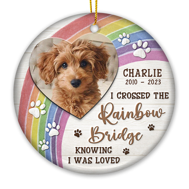 Photo personnalisée « J'ai traversé le pont arc-en-ciel » - Ornement commémoratif personnalisé - Forme ronde en céramique - Cadeau de Noël, cadeau de condoléances pour les propriétaires d'animaux et les amoureux des animaux