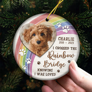 Photo personnalisée « J'ai traversé le pont arc-en-ciel » - Ornement commémoratif personnalisé - Forme ronde en céramique - Cadeau de Noël, cadeau de condoléances pour les propriétaires d'animaux et les amoureux des animaux