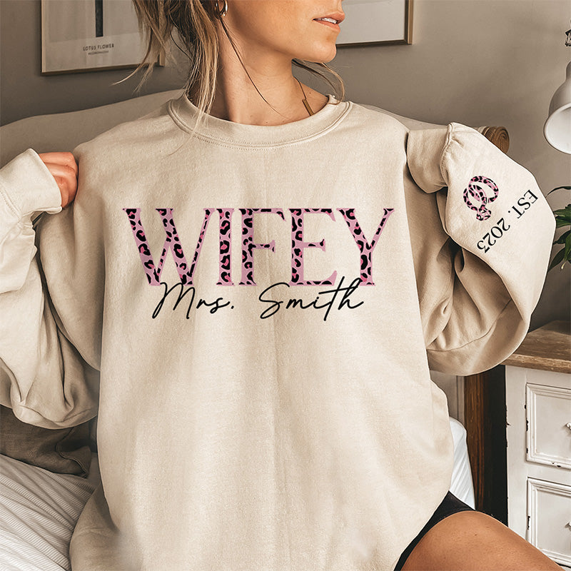 Mon histoire d'amour préférée est la nôtre - Sweat-shirt unisexe personnalisé avec motif sur la manche - Cadeau pour mari et femme, anniversaire