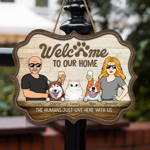 Bonjour, bienvenue chez nous ! Panneau en bois personnalisé en forme de Benelux pour chien et chat – Cadeau de pendaison de crémaillère pour propriétaires et amoureux des animaux.