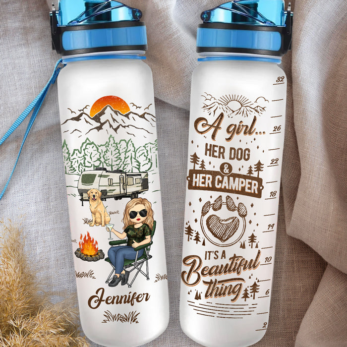 Une fille, ses chiens et son camping-car - Bouteille d'eau personnalisée avec suivi - Cadeau pour les amateurs de camping, les propriétaires d'animaux et les amoureux des animaux