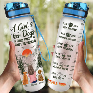 Une fille et ses chiens - Bouteille d'eau personnalisée avec suivi commémoratif - Cadeau de condoléances, cadeau pour les propriétaires d'animaux et les amoureux des animaux