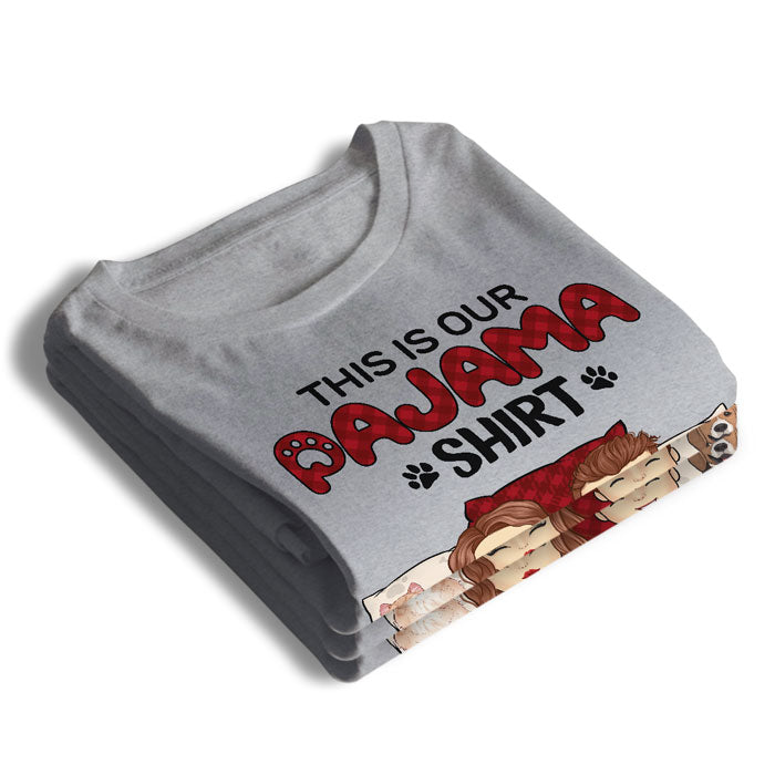 T-shirt unisexe personnalisé « This Is Our Pajama » - Cadeau pour couples, propriétaires d'animaux et amoureux des animaux