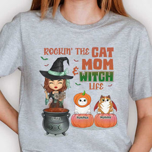 Rockin' The Cat Mom And Witch Life - T-shirt unisexe personnalisé, sweat à capuche, sweat-shirt - Cadeau pour sorcières, cadeau pour amoureux des animaux, cadeau d'Halloween