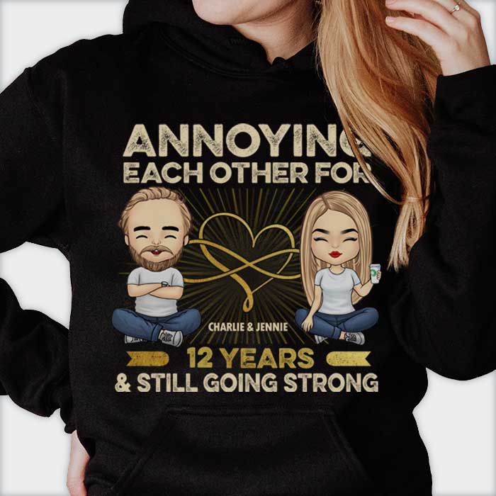 Nous nous ennuyons les uns les autres depuis de nombreuses années - T-shirt unisexe personnalisé, sweat à capuche, sweat-shirt - Cadeau pour couple, mari et femme, anniversaire, fiançailles, mariage, cadeau de mariage
